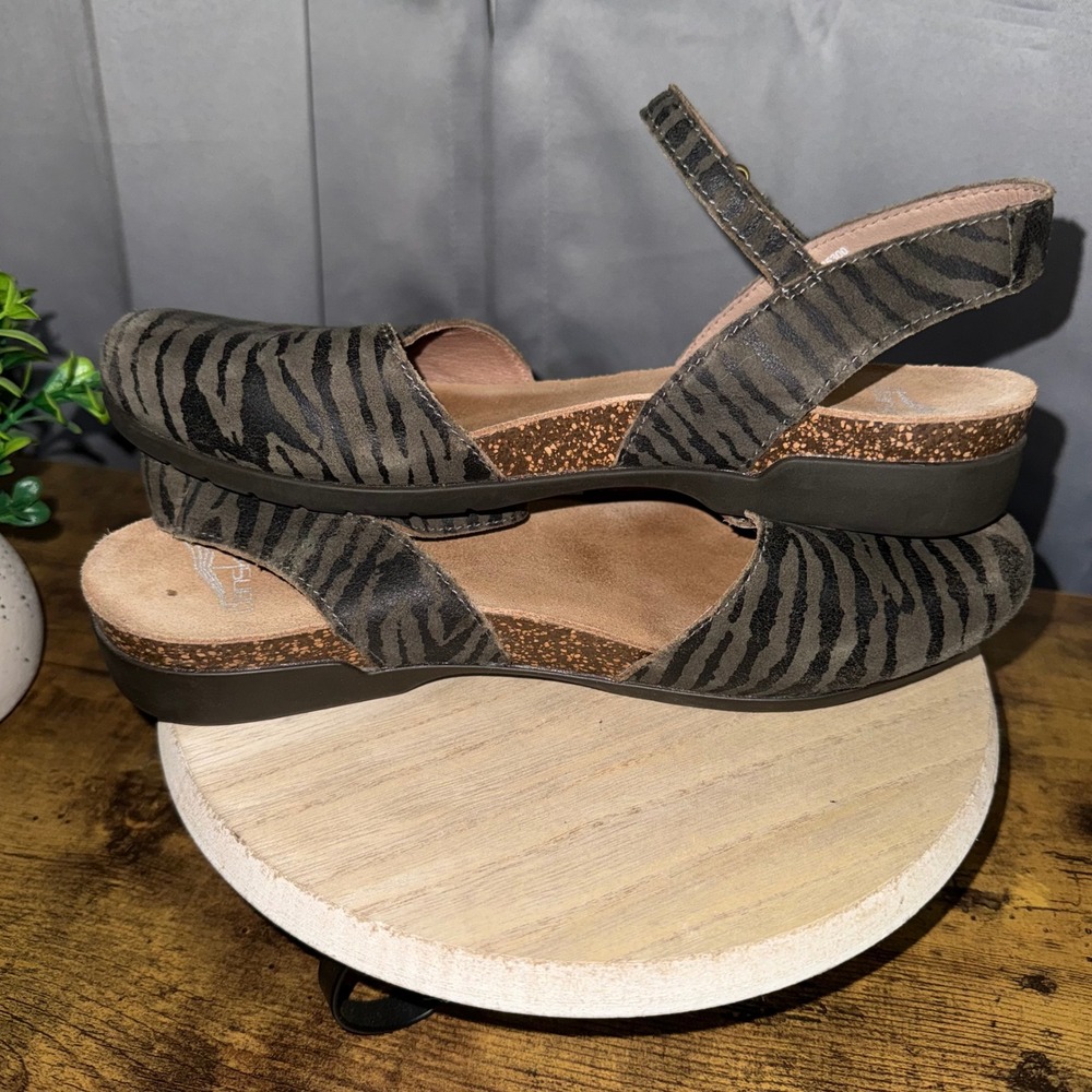 Dansko Rowan Zebra Print Shoes Size 39~9 Animal Print Closed Toe Slingback - Picture 7 of 7